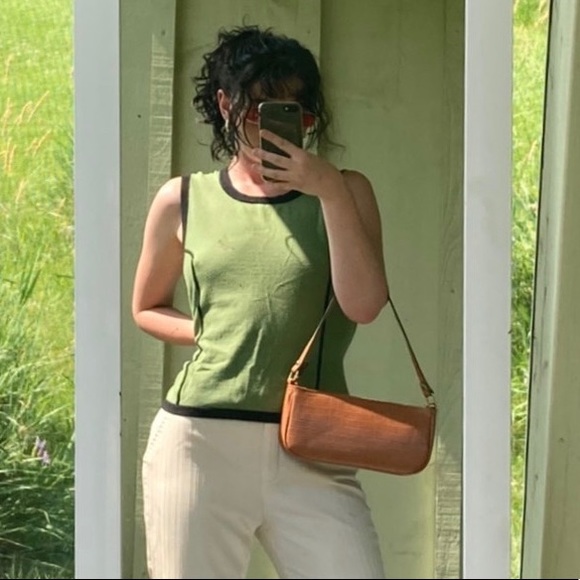 Simple a little more then a basic high neck tank - Picture 1 of 1